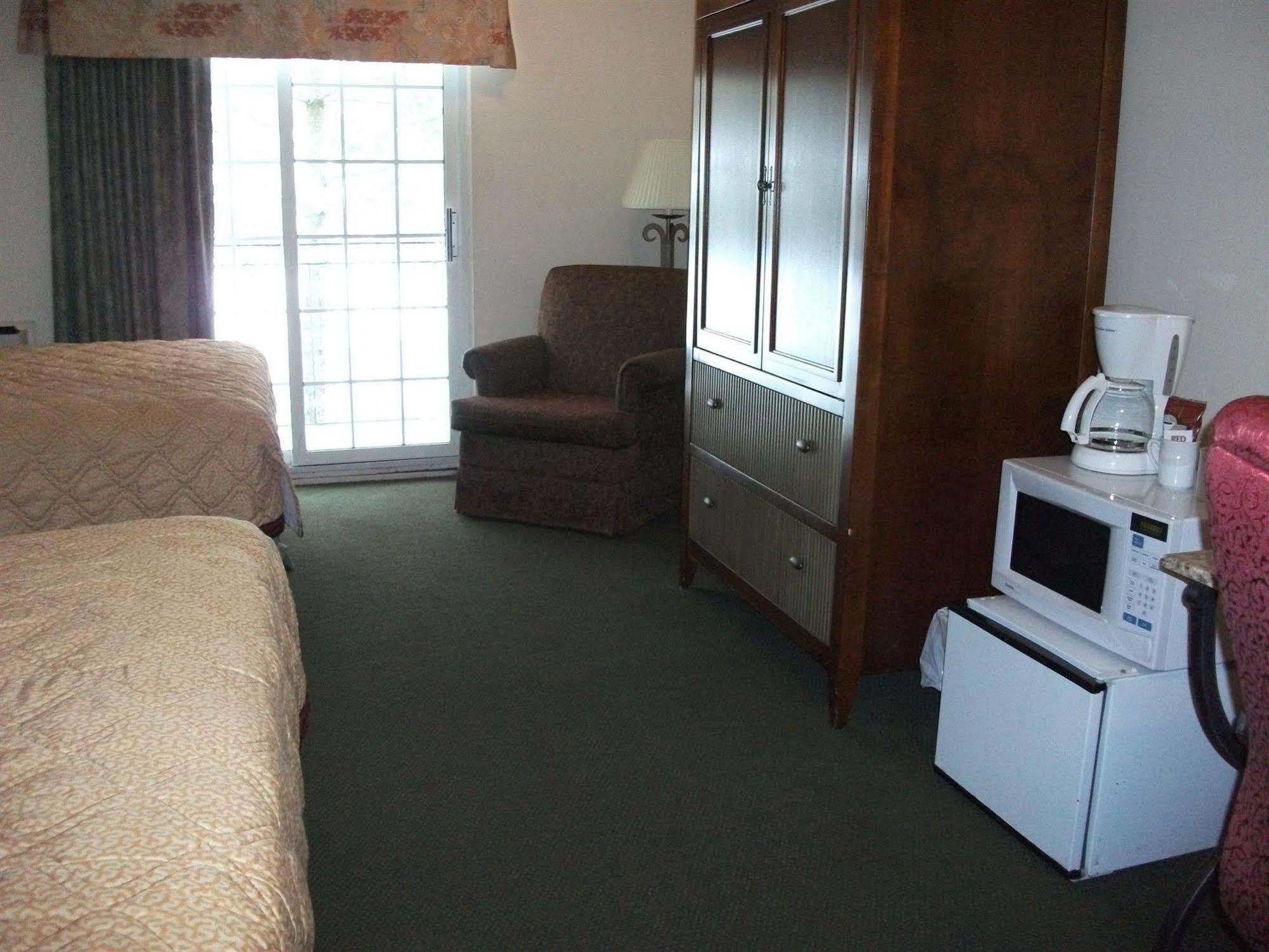 Travelodge By Wyndham Wasaga Beach Extérieur photo